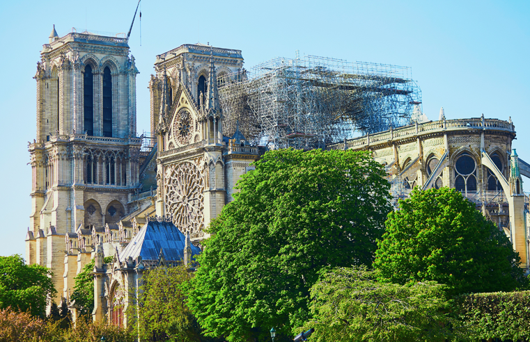 Lead decontamination closes Paris streets