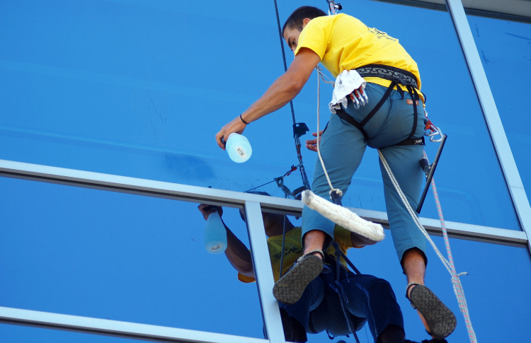 Draft window cleaners in Coronavirus fight, says FWC